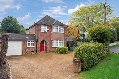 4 bedroom detached house to rent, Hill Rise, Chalfont St. Peter, Gerrards Cross, SL9
