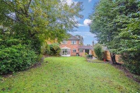 4 bedroom detached house to rent, Hill Rise, Chalfont St. Peter, Gerrards Cross, SL9