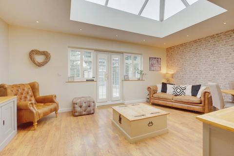 66 Church Road, Benfleet, SS7 4EU