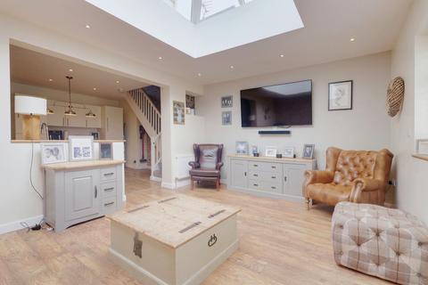 66 Church Road, Benfleet, SS7 4EU