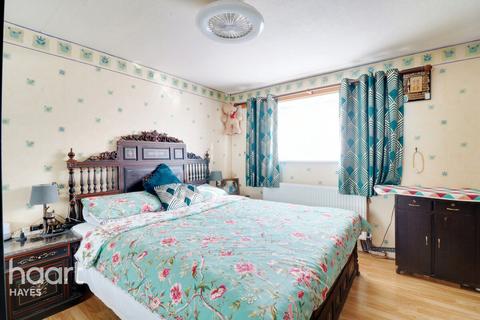 17 Larch Crescent, Hayes, UB4 9DP