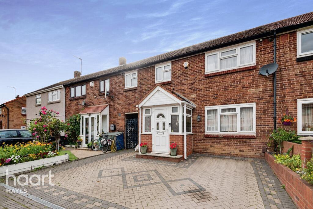Larch Crescent, Hayes 3 bed terraced house £480,000