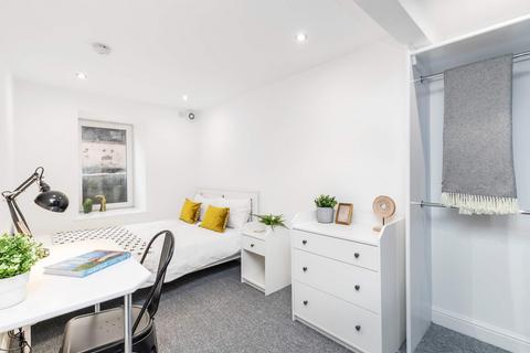 6 bedroom house to rent, Hartley Crescent, Leeds LS6