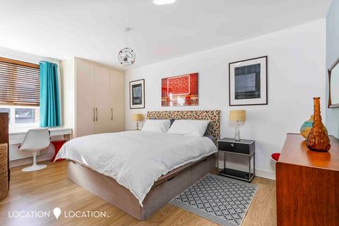 2 bedroom apartment for sale - Fuller Close, London, E2