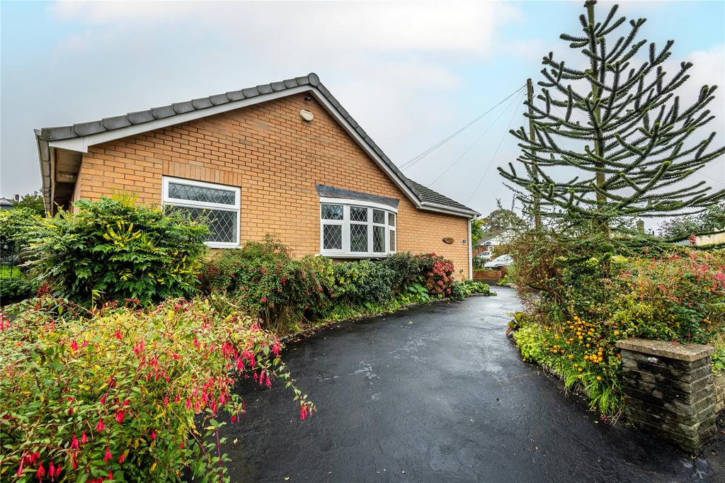 Churchill Drive, Ketley Bank, Telford, Shropshire, TF2 3 bed bungalow