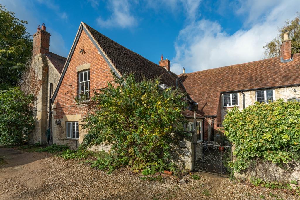 Pond Farm, Holton, Oxford, Oxfordshire, OX33 4 bed semidetached house to rent £3,500 pcm (£