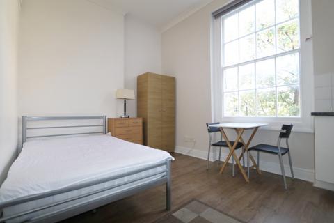 Studio to rent, Richmond Avenue, London N1