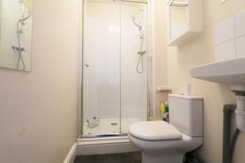 Studio to rent, Richmond Avenue, London N1