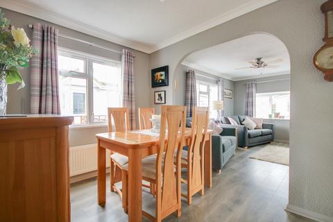 undefined, HEDGE END! STAMP DUTY EXEMPT! WATER RATES INCLUDED! CASH BUYERS ONLY!