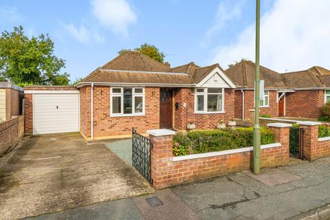 2 bedroom bungalow for sale, Fordbridge Close, Chertsey, KT16