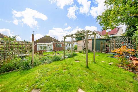 2 bedroom bungalow for sale, Fordbridge Close, Chertsey, KT16