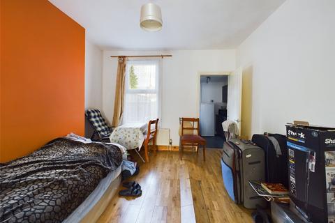 4 Hanman Road, Gloucester, GL1 4TG