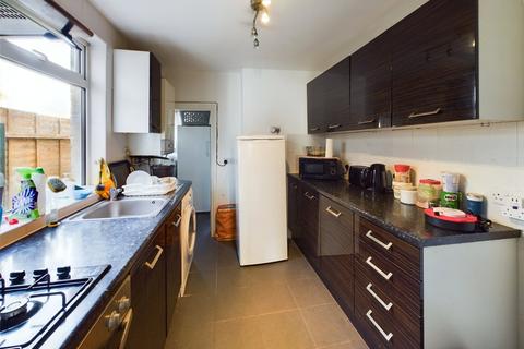 4 Hanman Road, Gloucester, GL1 4TG
