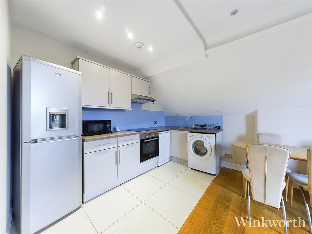 Woodville Gardens, Ealing, W5 2 bed apartment to rent £2,050 pcm (£