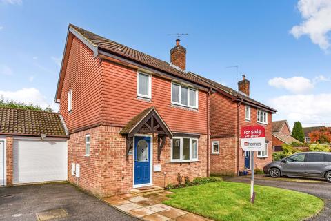 28 Bircholt Road, Liphook, GU30 7PQ