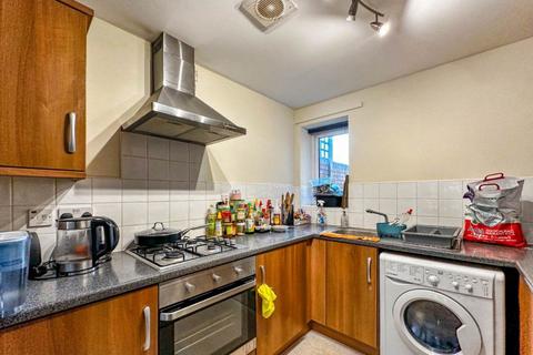 2 bedroom flat for sale - Masons Close, Solihull, West Midlands, B92 7JN