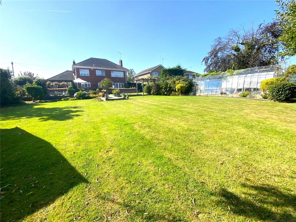 Grove Road, Rayleigh, Essex, SS6 4 bed detached house for sale £825,000
