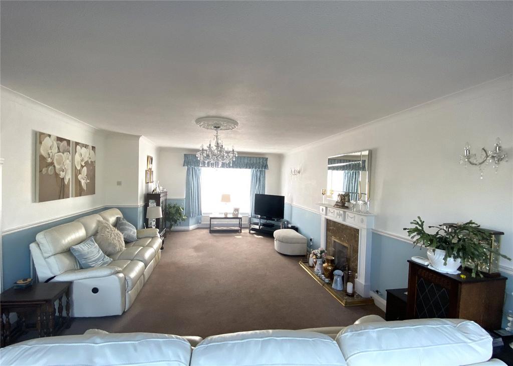 Grove Road, Rayleigh, Essex, SS6 4 bed detached house for sale £825,000