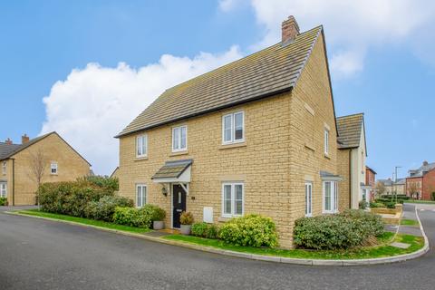 4 bedroom detached house to rent, Blush Crescent, Carterton, Oxfordshire, OX18