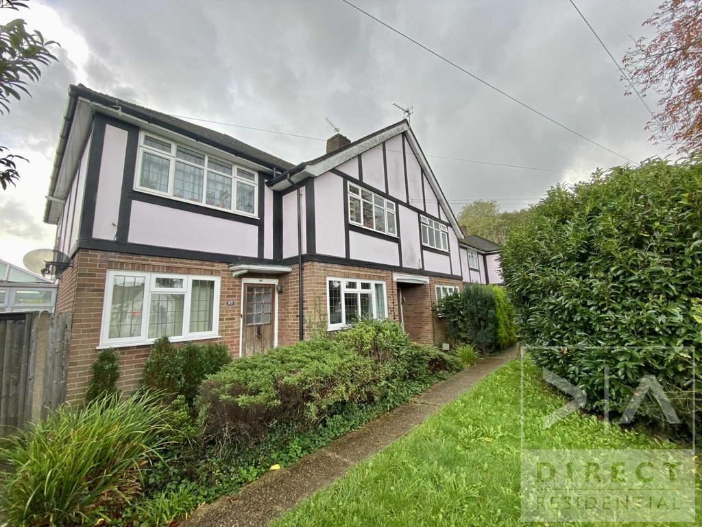 Dorking Road, Epsom KT18 2 bed £1,795 pcm (£414 pw)