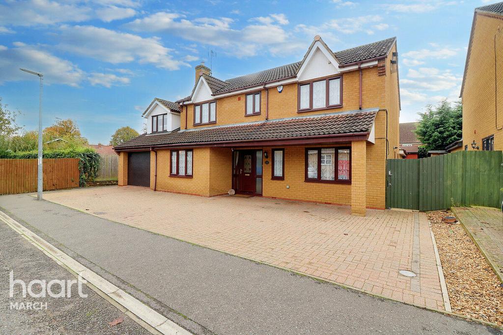 Willowbrook Drive, Coates 4 bed detached house for sale £425,000