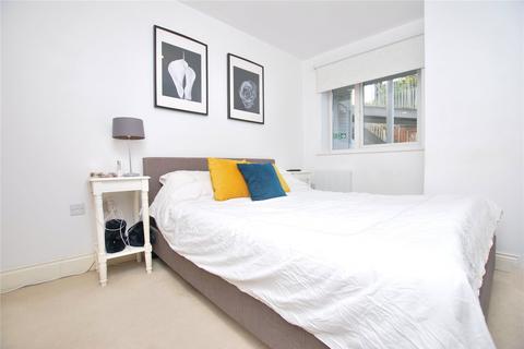 1 bedroom apartment to rent, Walnut Tree Close, Guildford, Surrey, GU1