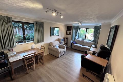 1 bedroom flat for sale, Manor Court Lodge, E18
