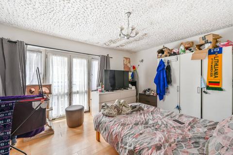 2 bedroom flat for sale - Woodman Street, Docklands, London, E16