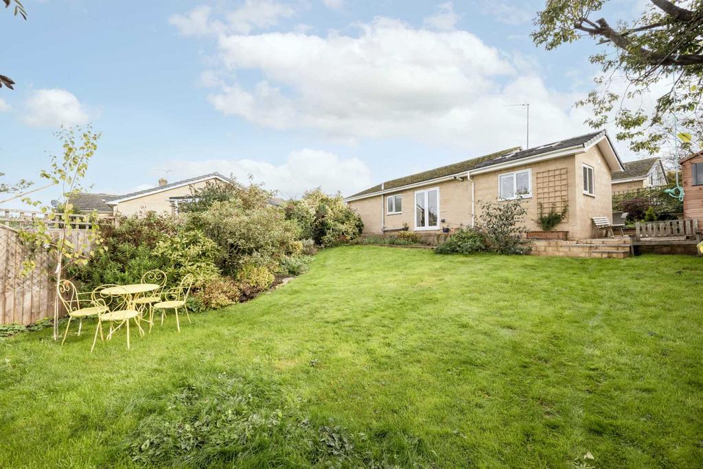 Chalford Close, Chipping Norton 3 bed detached bungalow £440,000