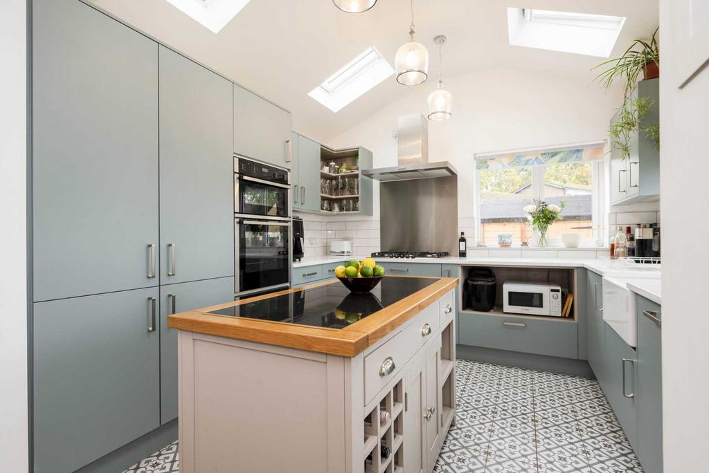 Chalford Close, Chipping Norton 3 bed detached bungalow £440,000