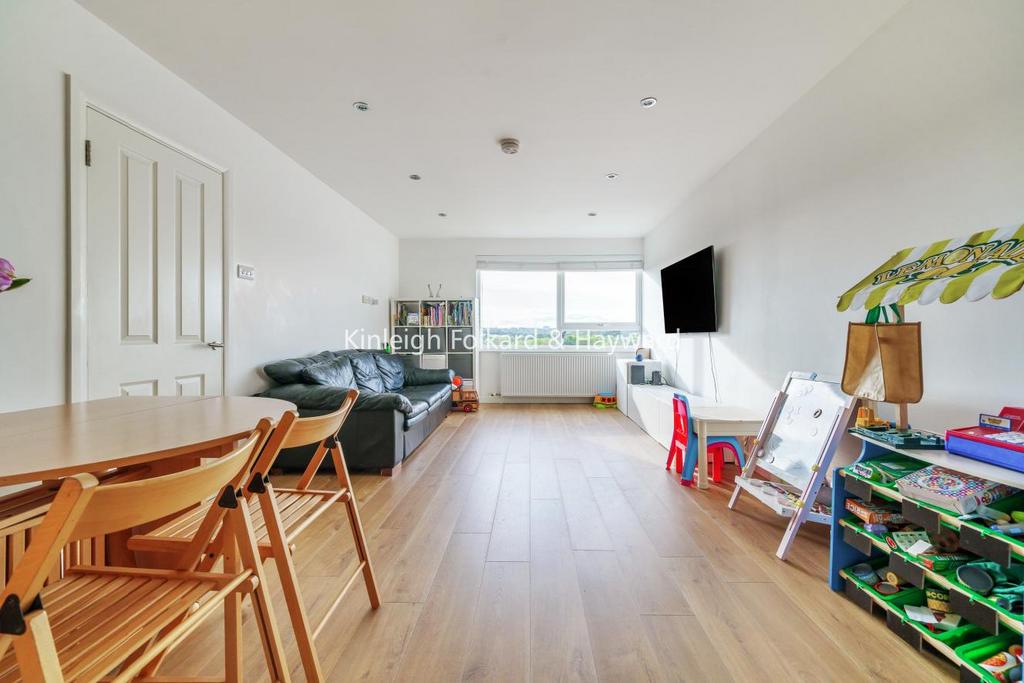 Valley Fields Crescent, Enfield 2 bed flat for sale £350,000
