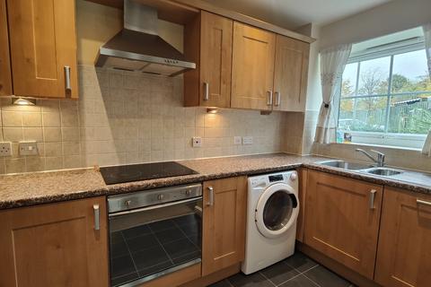 2 bedroom flat to rent, Silver Street, Fairburn, WF11