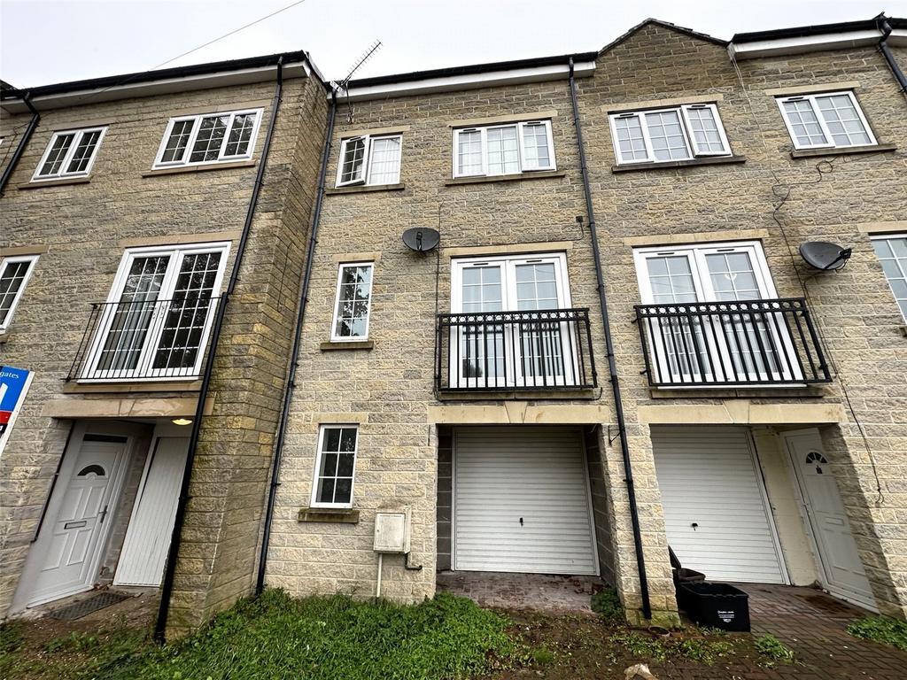 Carrholme Court, King Cross, Halifax, HX1 3 bed townhouse for sale £115,000