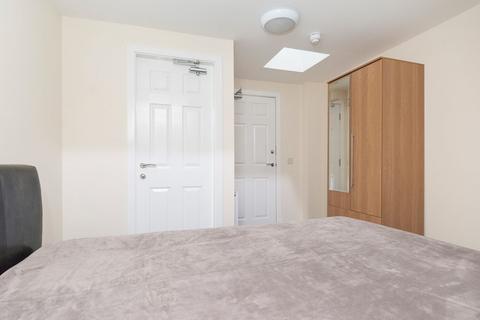 8 bedroom flat share to rent, 0755L – Polwarth Gardens, Edinburgh, EH11 1LN