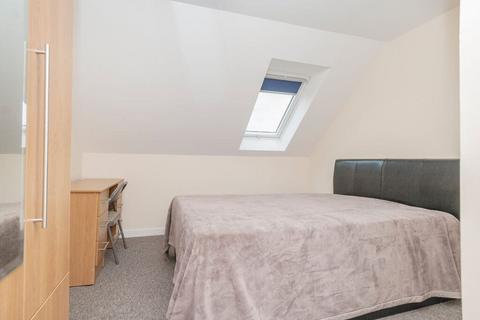 undefined, 0755L Polwarth Gardens, Edinburgh, EH11 1LN