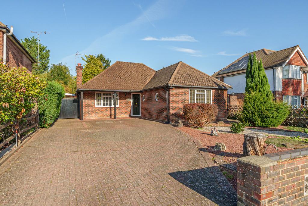 Orchard Avenue, Woodham, KT15 3 bed bungalow for sale - £800,000