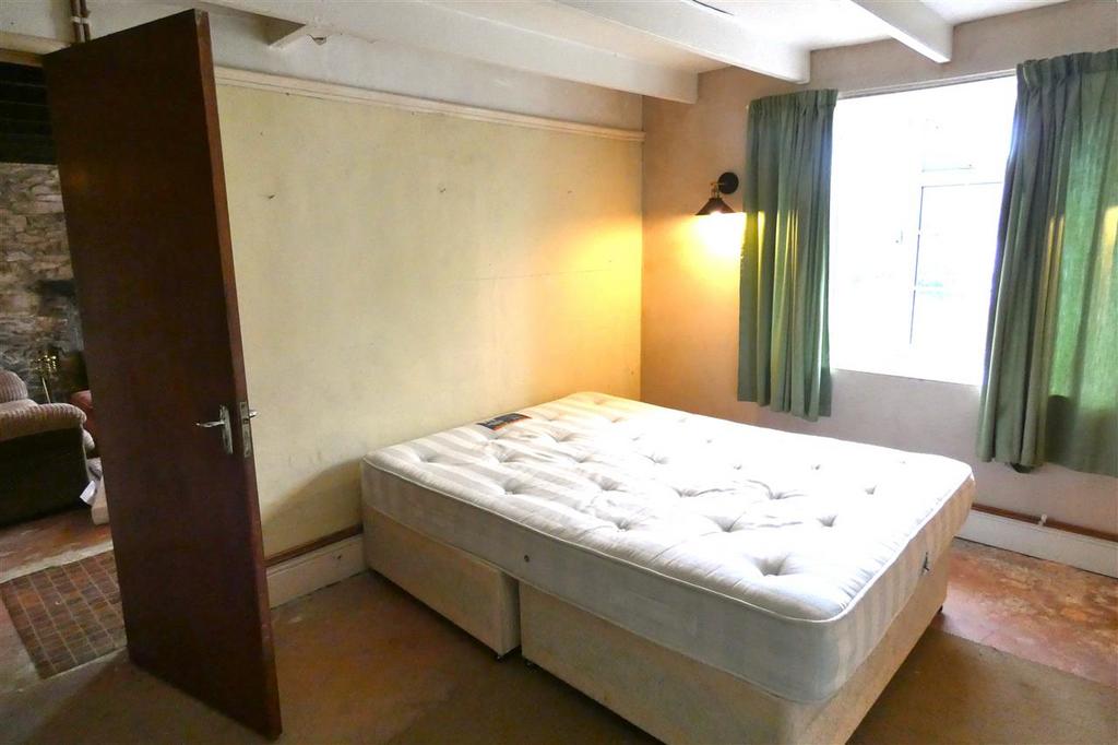 Bedroom / Study