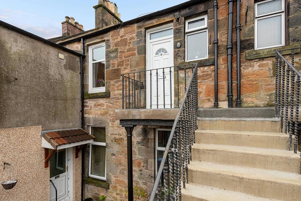 40 Hill Street, Dysart, Kirkcaldy... 2 bed flat £85,000