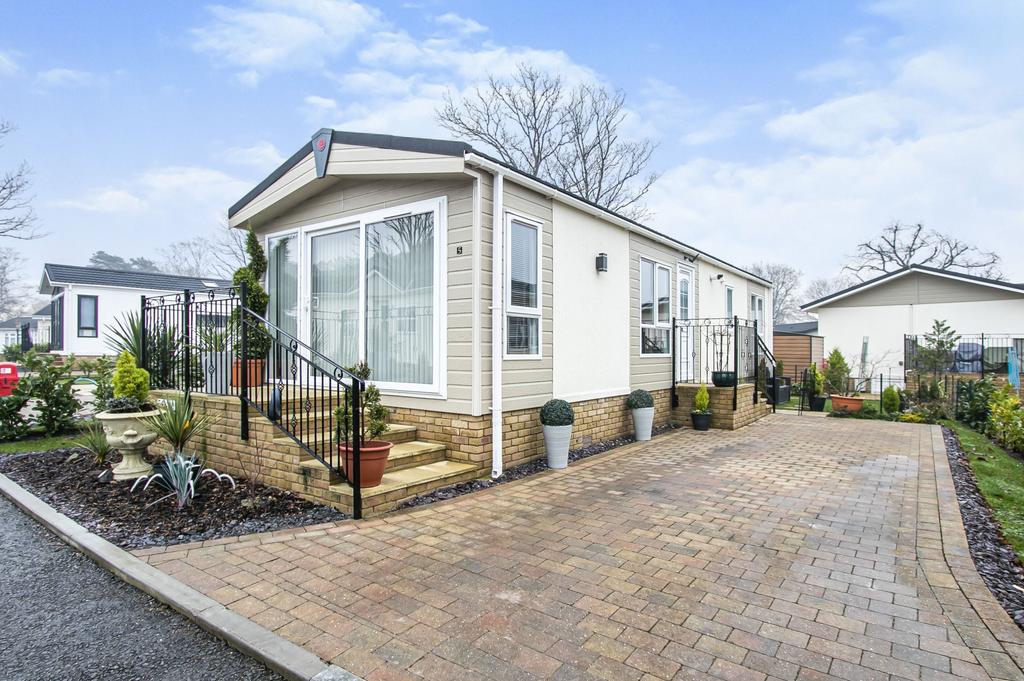 Poole, Dorset, BH16 2 bed park home for sale £210,000