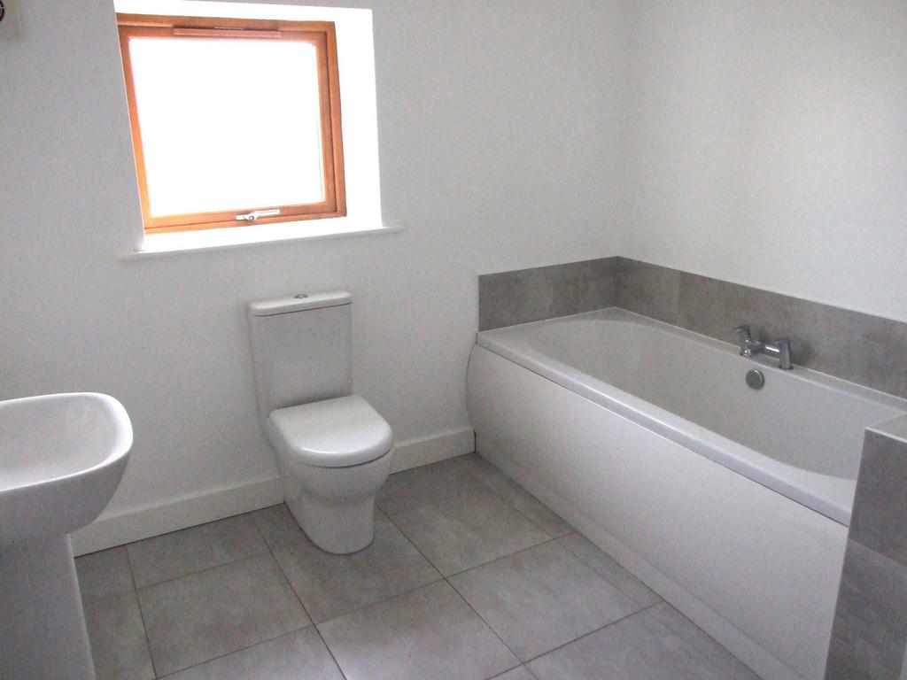 Family bathroom 2