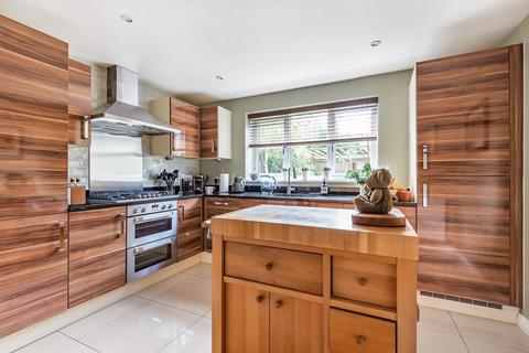 17 Waratah Drive, Chislehurst, BR7 5FP