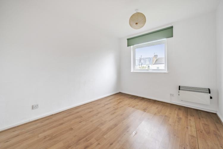 Florence Road Wimbledon SW19 1 bed flat £1,600 pcm (£369 pw)