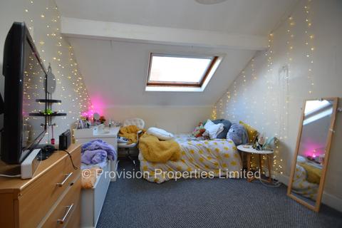 7 bedroom semi-detached house to rent, St Michaels Villas, Headingley LS6