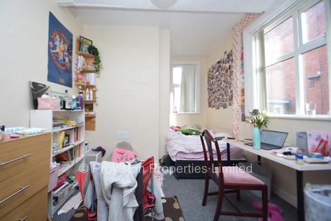 7 bedroom semi-detached house to rent, St Michaels Villas, Headingley LS6