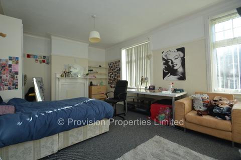 7 bedroom semi-detached house to rent, St Michaels Villas, Headingley LS6