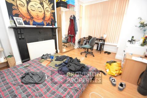 7 bedroom terraced house to rent, Richmond Avenue, Hyde Park LS6