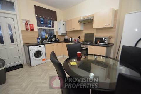 4 bedroom terraced house to rent, Burchett Terrace, Woodhouse LS6