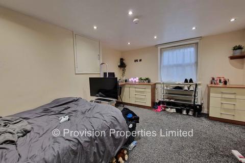 4 bedroom flat to rent, North Grange Road, Headingley LS6