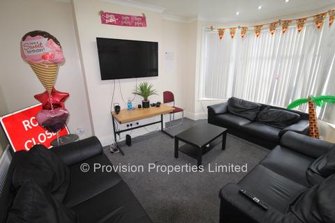 8 bedroom semi-detached house to rent, St. Michaels Villas, Headingley LS6