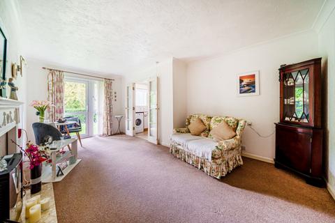 1 bedroom retirement property for sale, Mervyn Road, Shepperton, TW17
